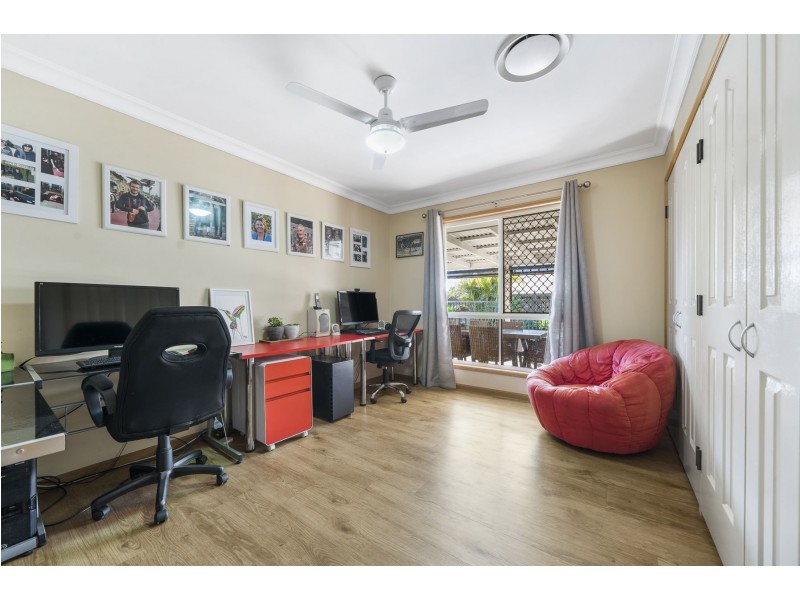 21 Scullin Street, Middle Ridge QLD 4350