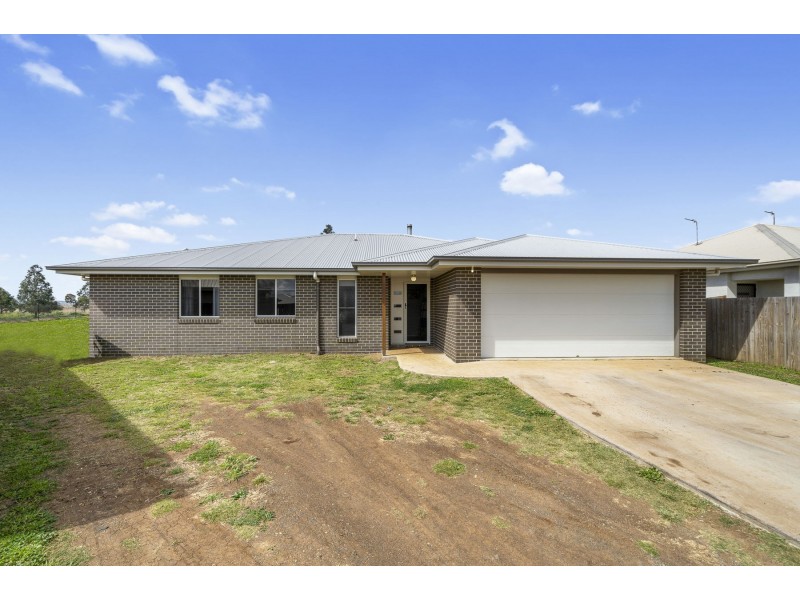 24 Weebah Place, Cambooya QLD 4358