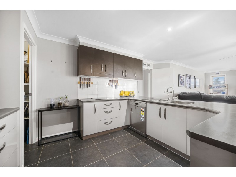 24 Weebah Place, Cambooya QLD 4358