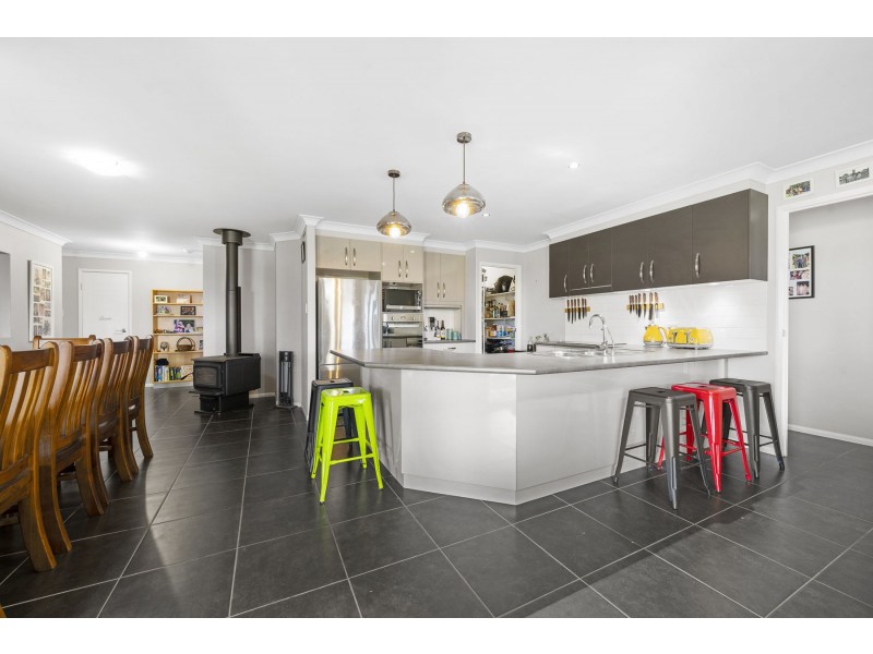 24 Weebah Place, Cambooya QLD 4358
