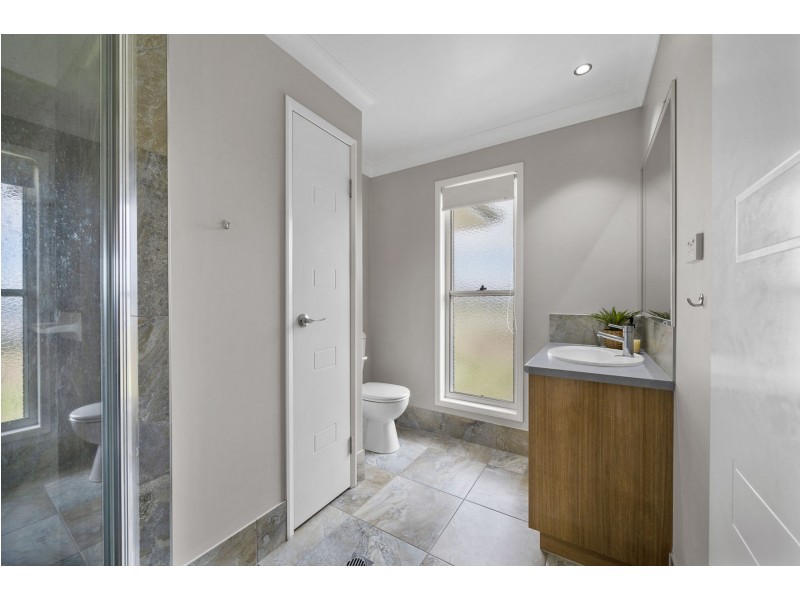 24 Weebah Place, Cambooya QLD 4358
