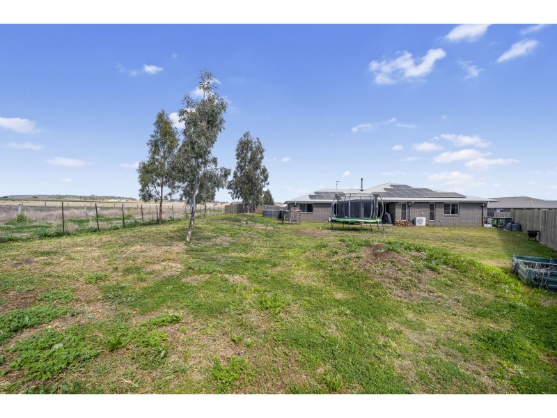 24 Weebah Place, Cambooya QLD 4358