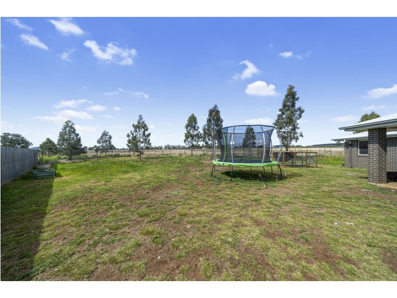 24 Weebah Place, Cambooya QLD 4358