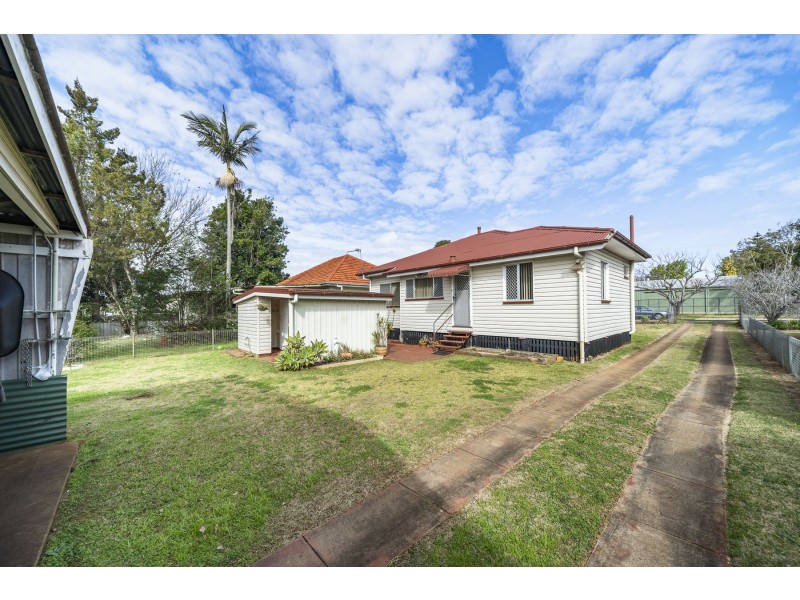 21 Charlotte Street, Newtown QLD 4350