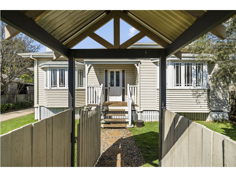 16 Rosewood Street, Toowoomba City QLD 4350