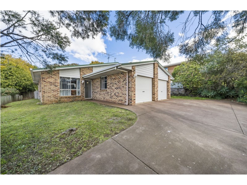 1 & 2, 16 Horrocks Crescent, Kearneys Spring QLD 4350