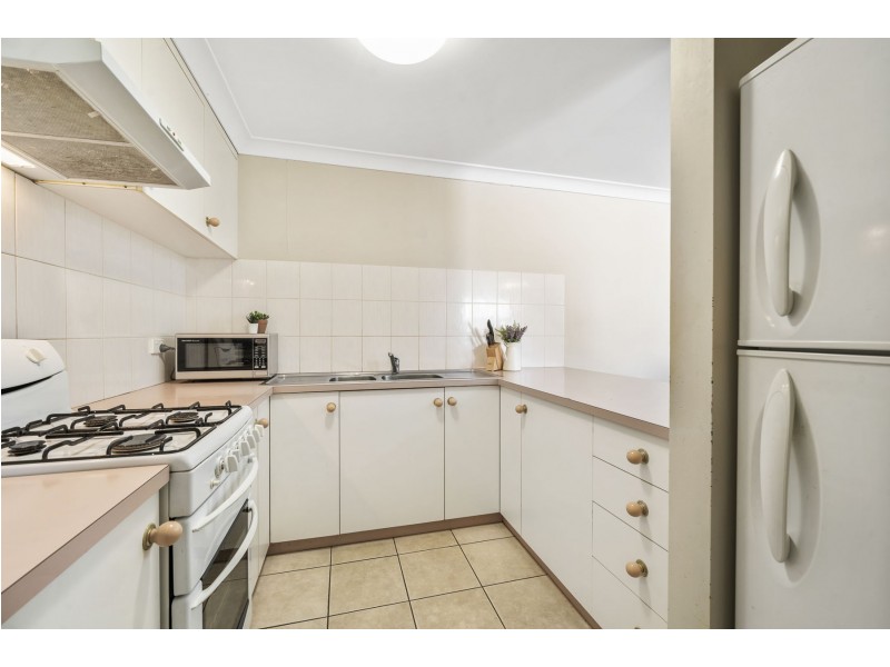 1 & 2, 16 Horrocks Crescent, Kearneys Spring QLD 4350