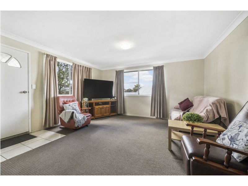 1 & 2, 16 Horrocks Crescent, Kearneys Spring QLD 4350