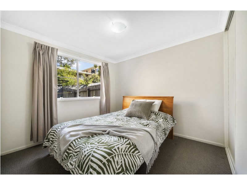 1 & 2, 16 Horrocks Crescent, Kearneys Spring QLD 4350