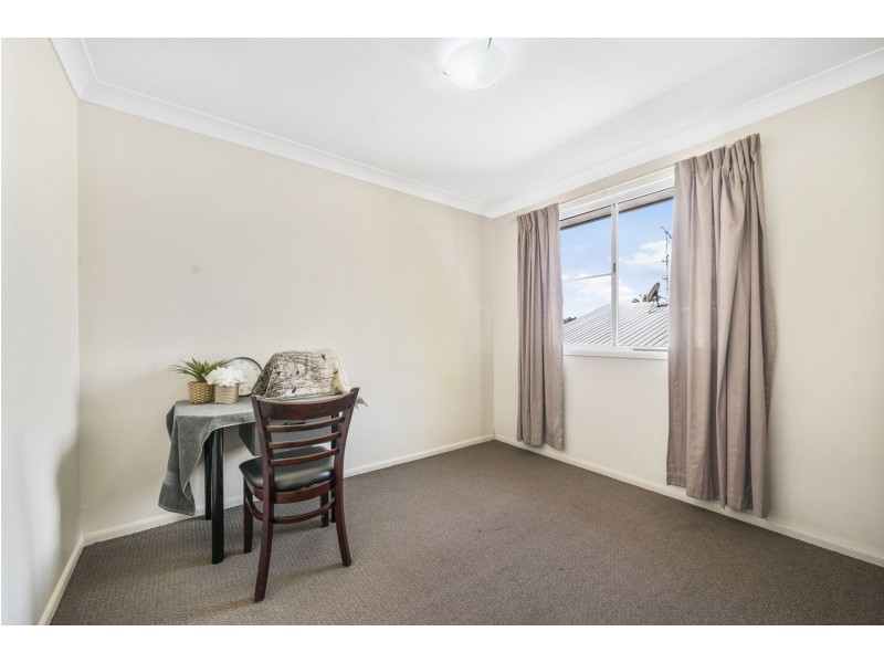 1 & 2, 16 Horrocks Crescent, Kearneys Spring QLD 4350