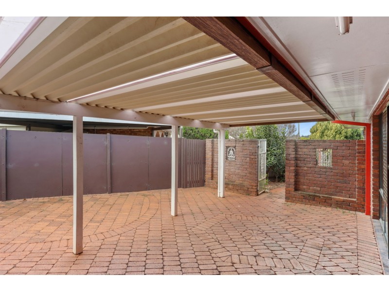 10 Diane Court, Centenary Heights QLD 4350