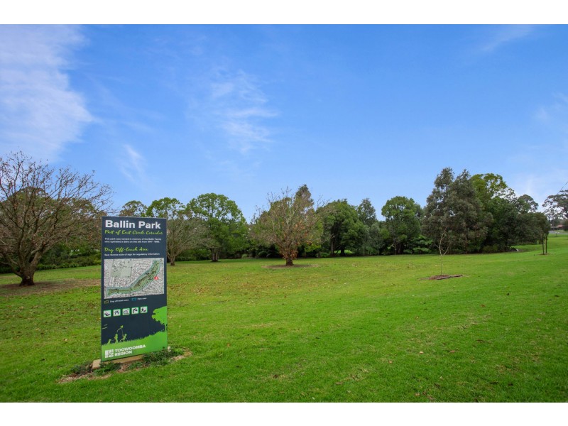 10 Diane Court, Centenary Heights QLD 4350