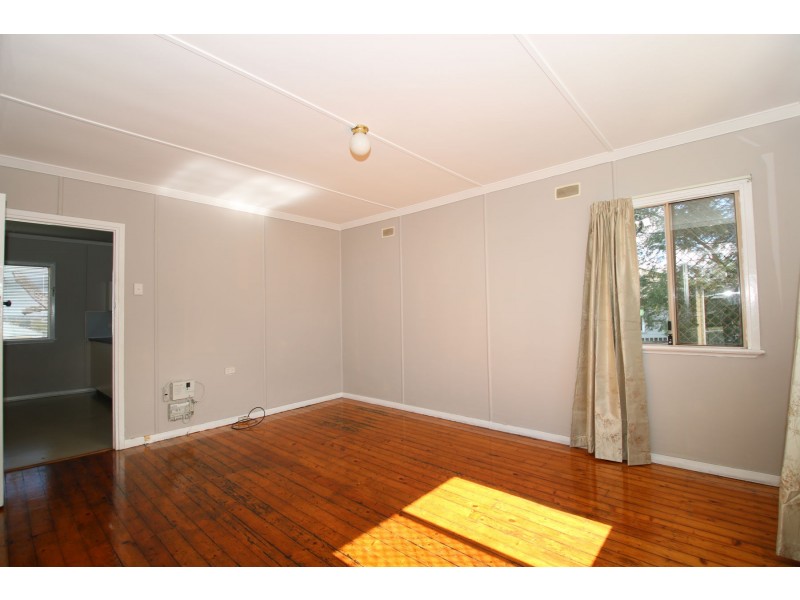 23 Dwyer Street, Harlaxton QLD 4350