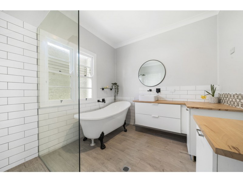 7 Tighe Street, Newtown QLD 4350