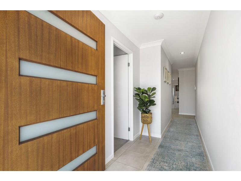 14 Dawn Drive, Glenvale QLD 4350