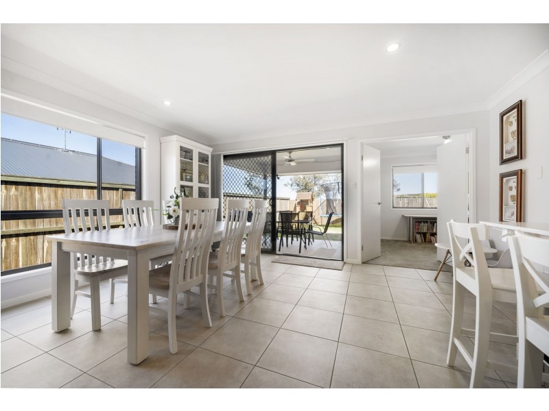 14 Dawn Drive, Glenvale QLD 4350