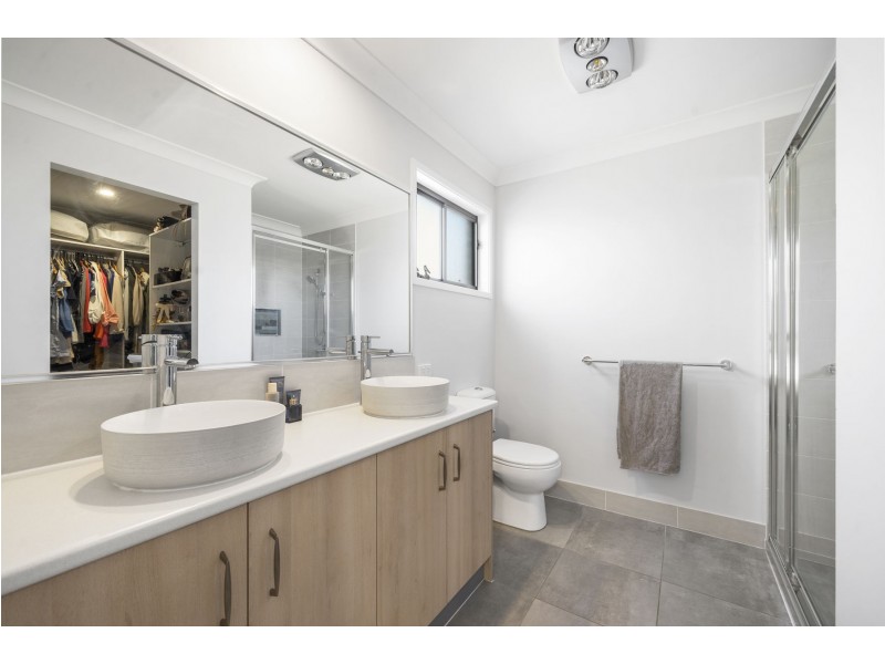 14 Dawn Drive, Glenvale QLD 4350