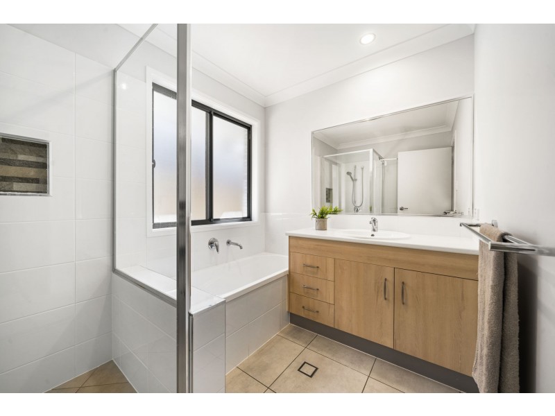 14 Dawn Drive, Glenvale QLD 4350