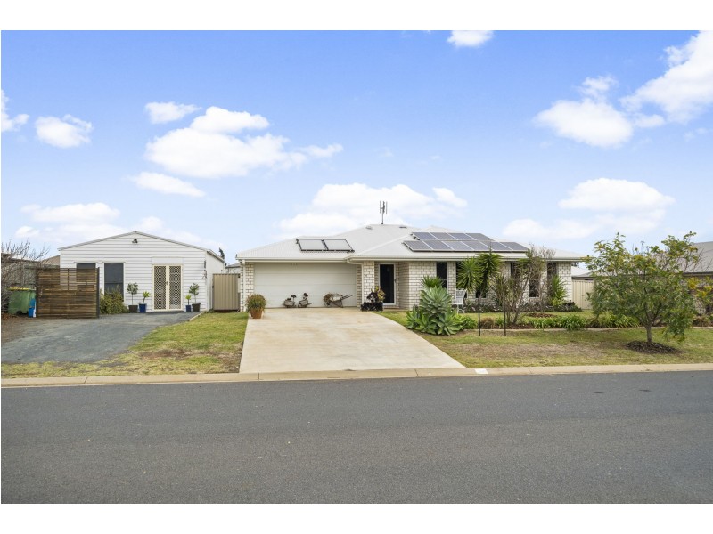 5 Esmeralda Street, Cambooya QLD 4358