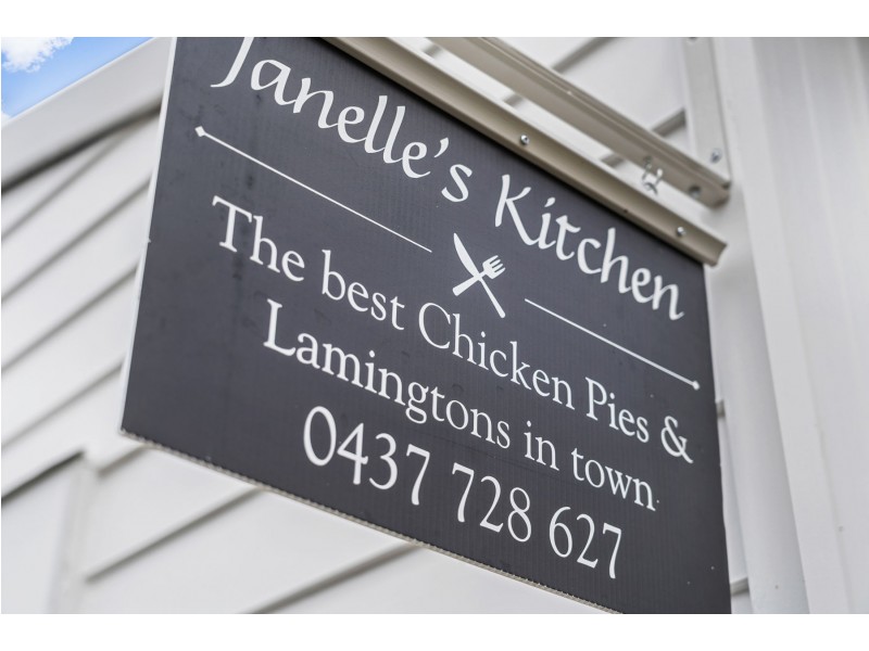 5 Esmeralda Street, Cambooya QLD 4358