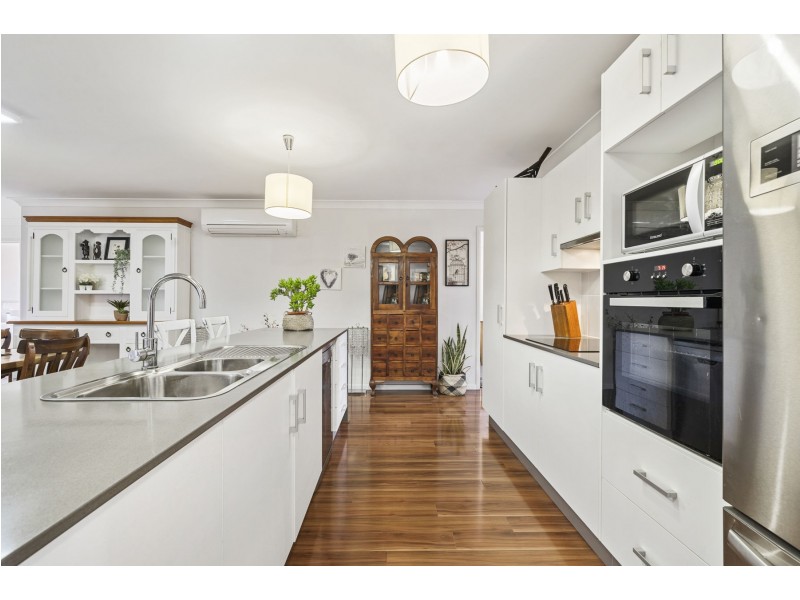 5 Esmeralda Street, Cambooya QLD 4358