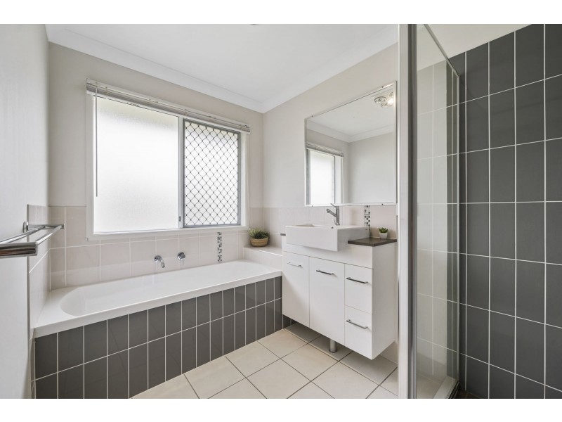 5 Esmeralda Street, Cambooya QLD 4358