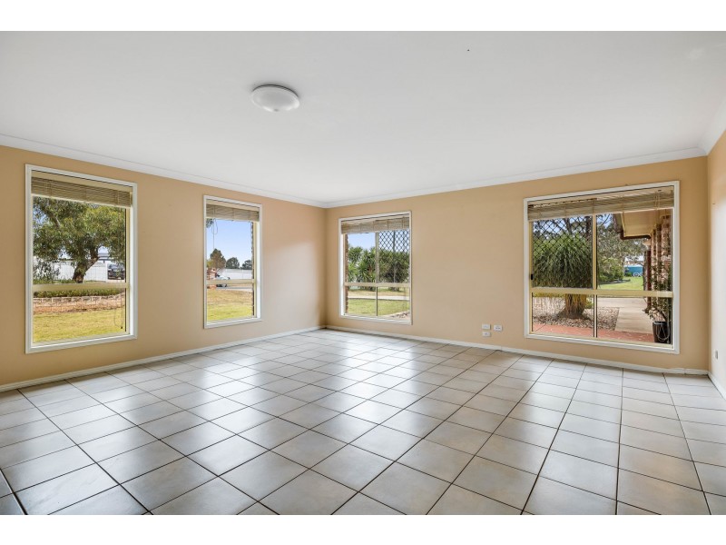 9 Cary Road, Glenvale QLD 4350