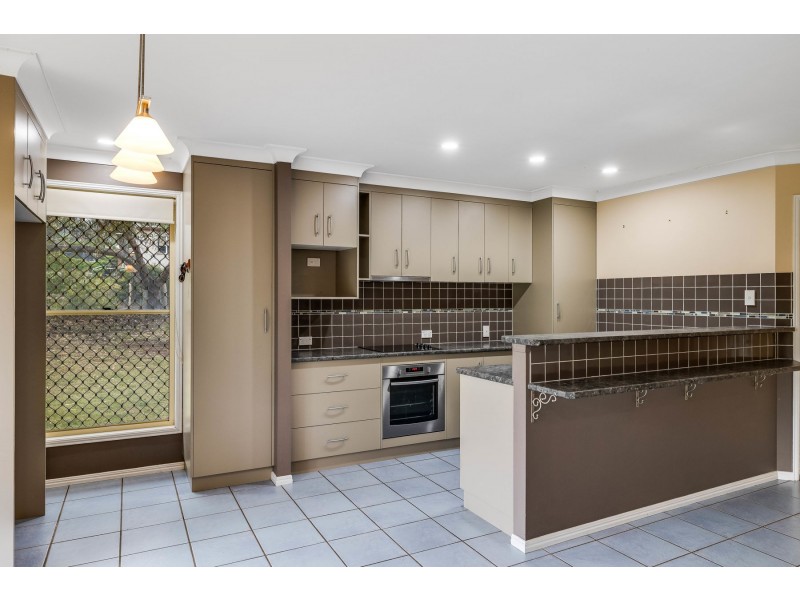 9 Cary Road, Glenvale QLD 4350