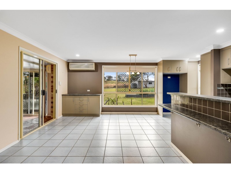 9 Cary Road, Glenvale QLD 4350