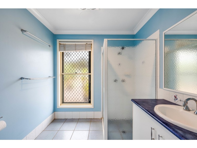 9 Cary Road, Glenvale QLD 4350