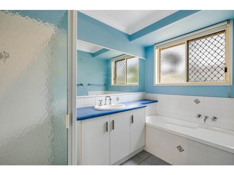 9 Cary Road, Glenvale QLD 4350