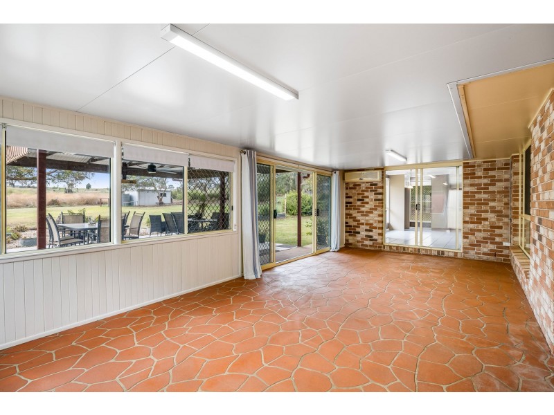 9 Cary Road, Glenvale QLD 4350