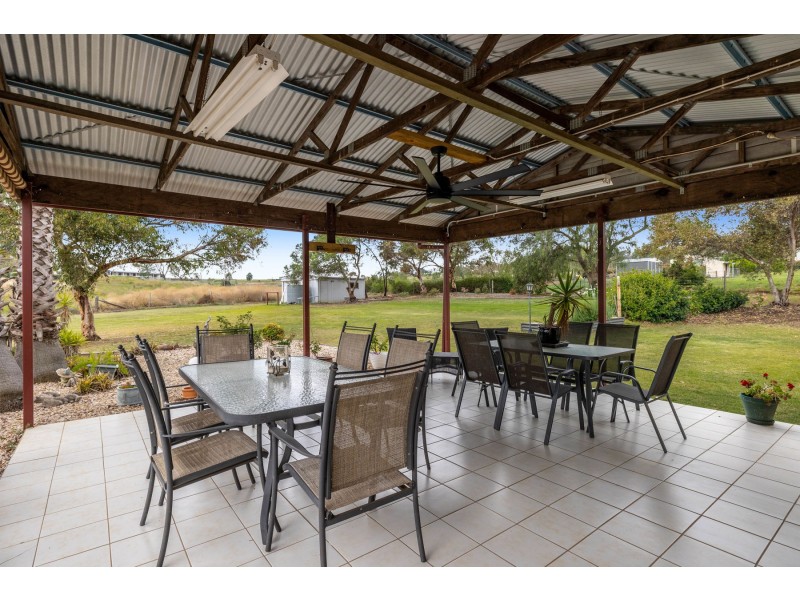 9 Cary Road, Glenvale QLD 4350