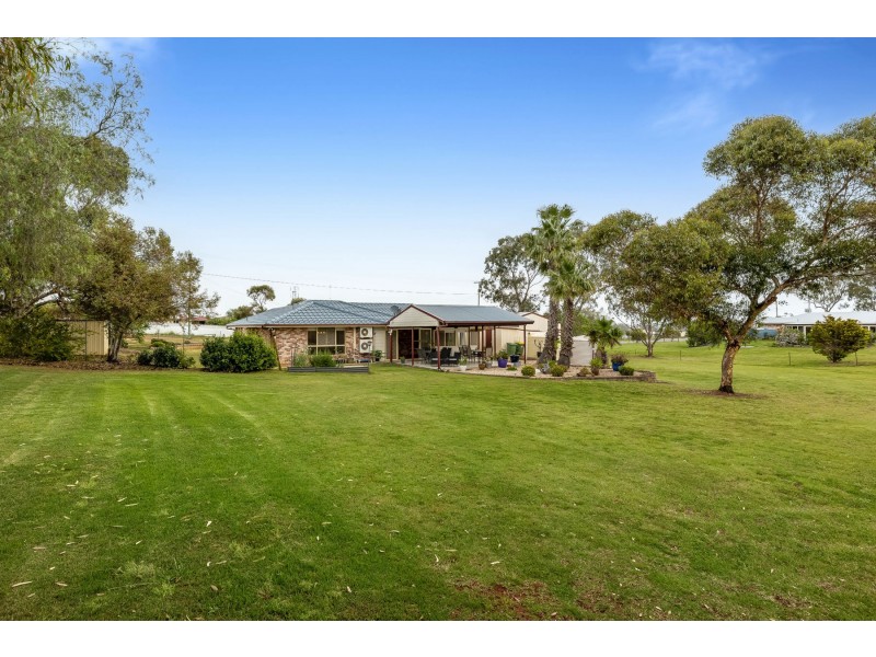 9 Cary Road, Glenvale QLD 4350