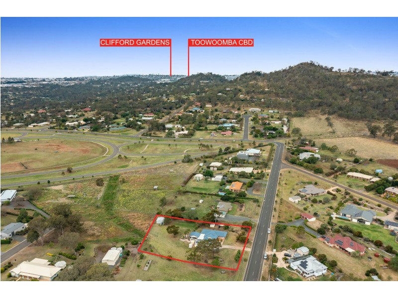 9 Cary Road, Glenvale QLD 4350