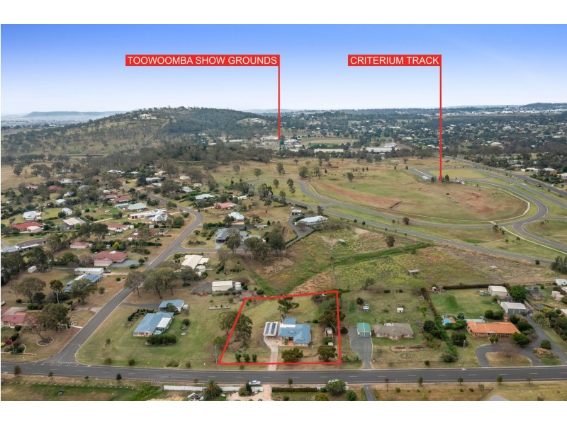 9 Cary Road, Glenvale QLD 4350