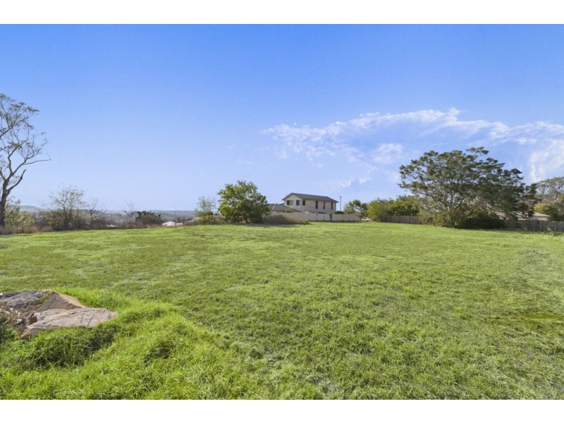 2 Weale Street, Mount Kynoch QLD 4350