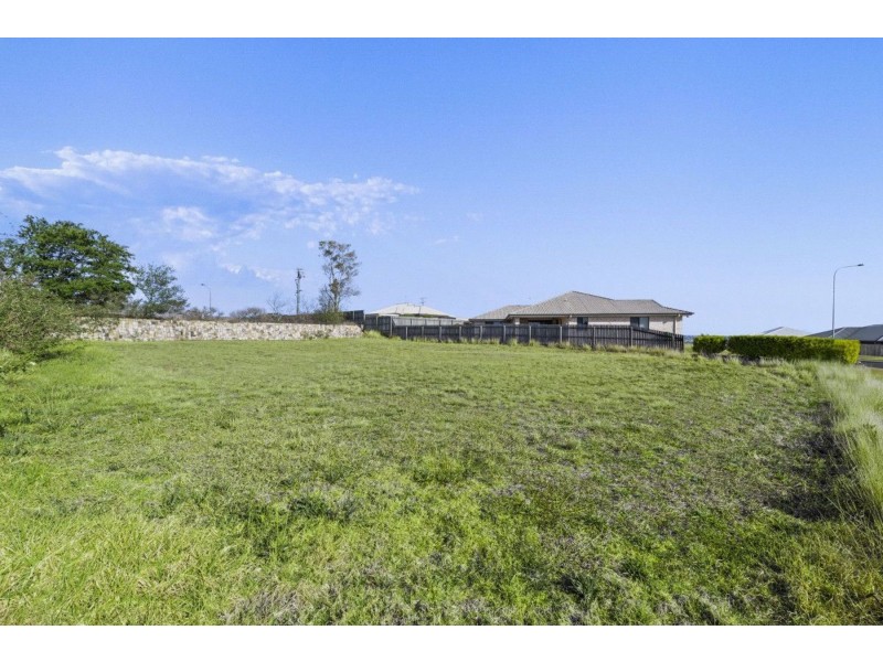 2 Weale Street, Mount Kynoch QLD 4350