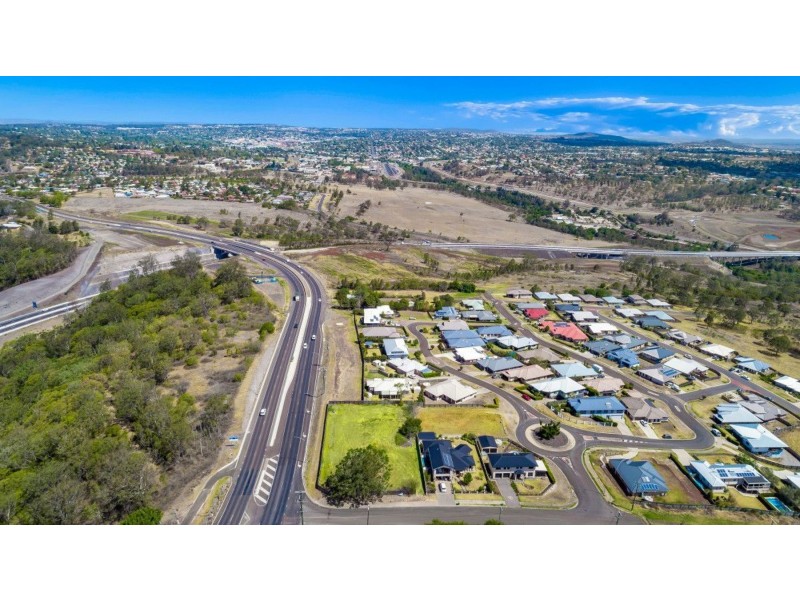 2 Weale Street, Mount Kynoch QLD 4350