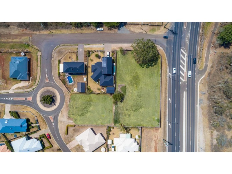 2 Weale Street, Mount Kynoch QLD 4350