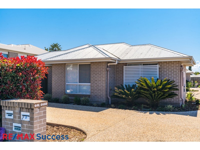 1/5 Nabiac Close, Kearneys Spring QLD 4350