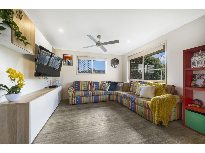 10 Belclaire Drive, Westbrook QLD 4350