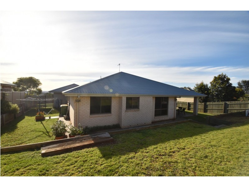 38 Smythe Drive, Highfields QLD 4352