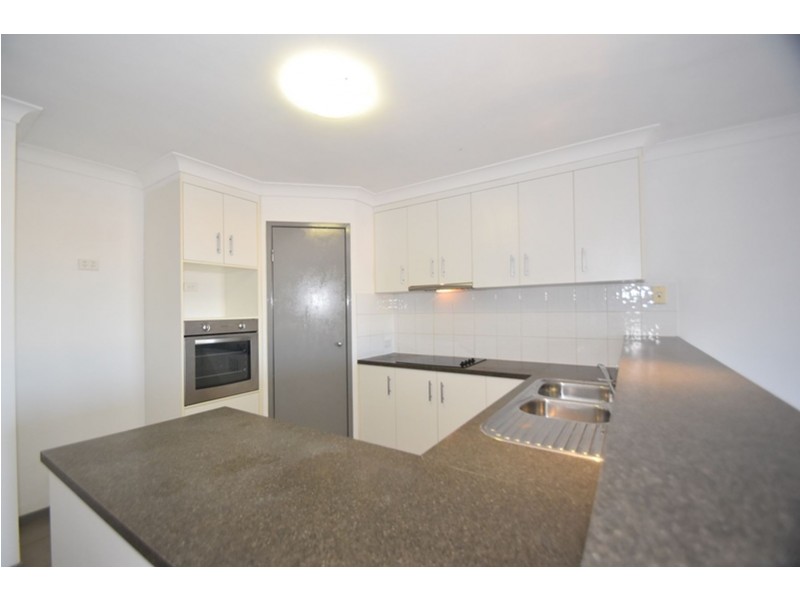 2/6 Harth Street, Rockville QLD 4350