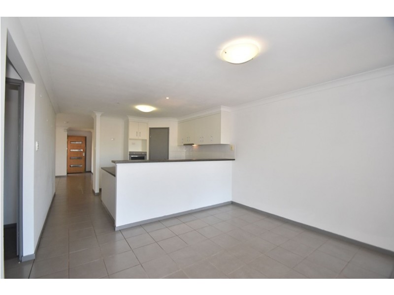 2/6 Harth Street, Rockville QLD 4350