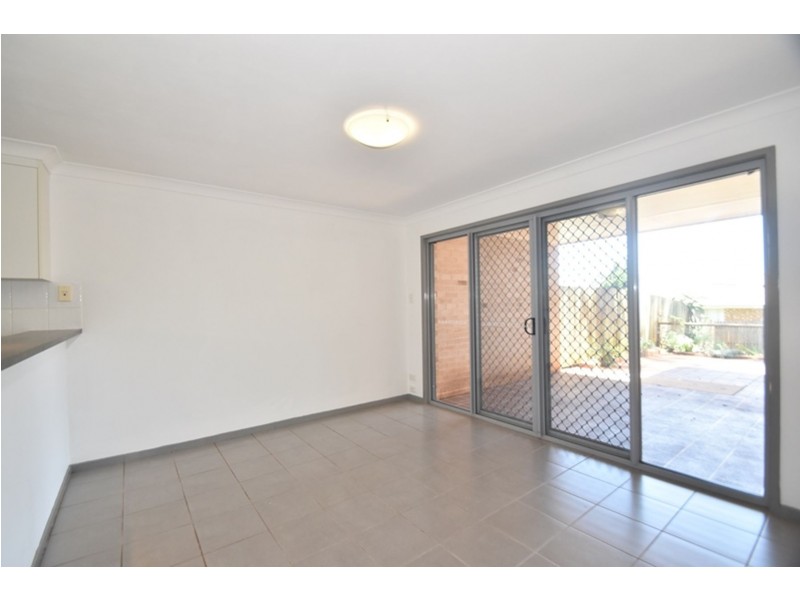 2/6 Harth Street, Rockville QLD 4350