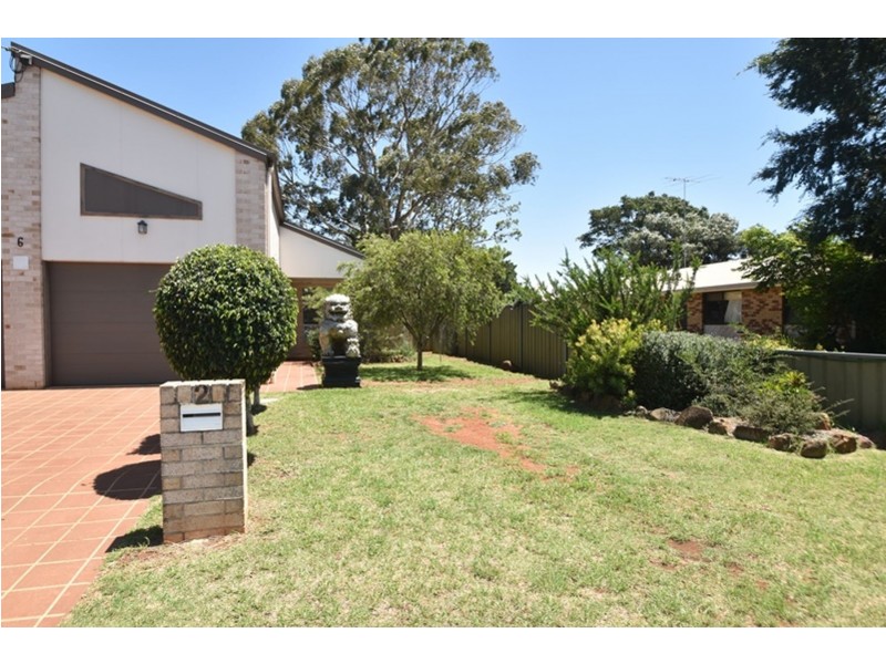 2/6 Harth Street, Rockville QLD 4350