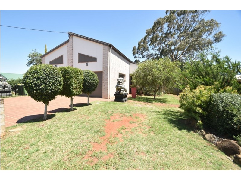 2/6 Harth Street, Rockville QLD 4350