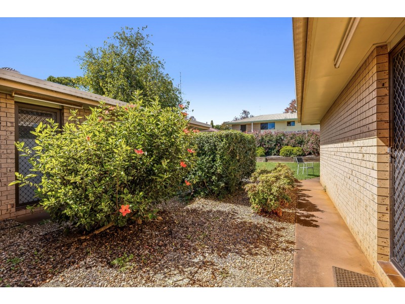 1 & 2/16 Behland Street, Kearneys Spring QLD 4350