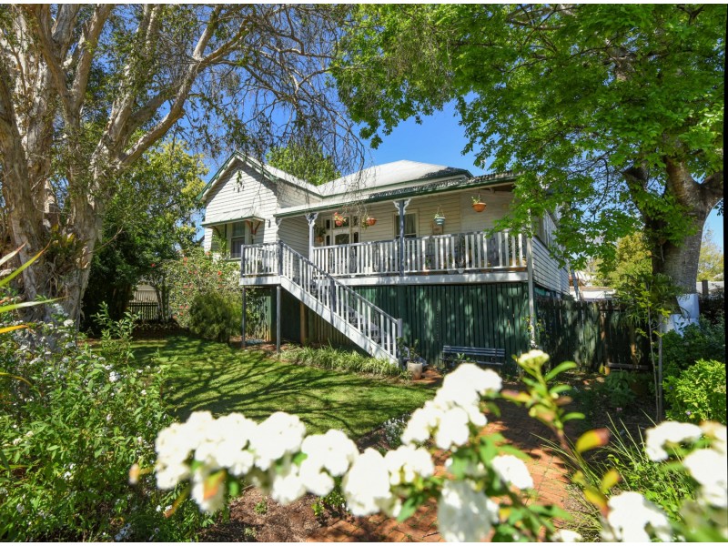 192 South Street, Centenary Heights QLD 4350